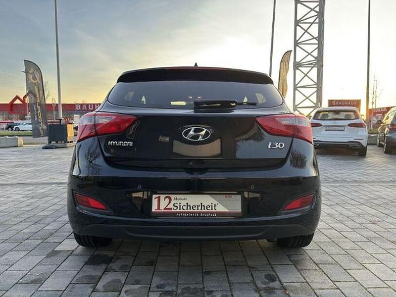 Gebraucht Hyundai i30 135 PS (99 kW) 2015 Schwarz