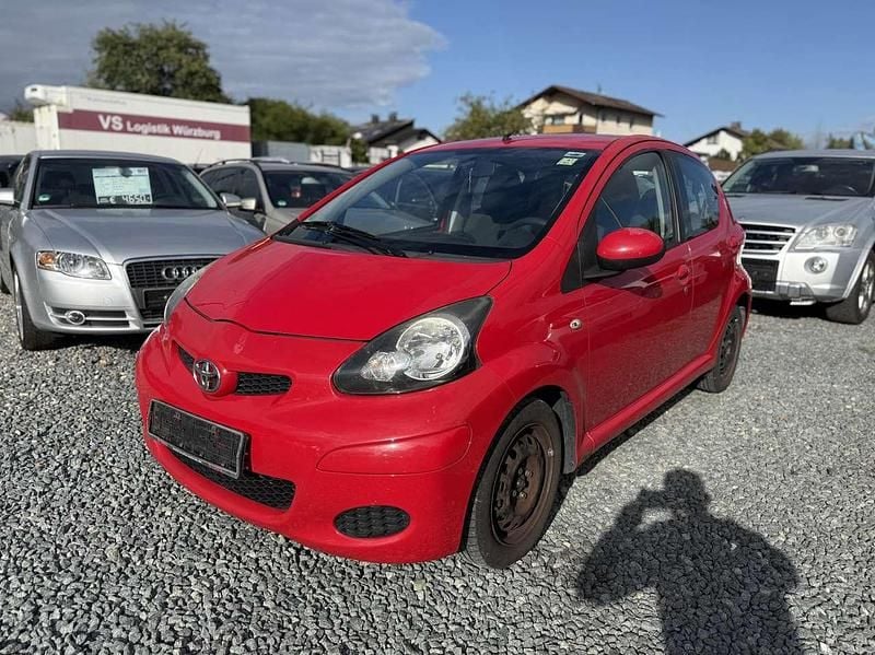 Rot Gebraucht 2009 Toyota Aygo Cool Kleinwagen | 1.000 € (Guter Preis) - Bild 1/4