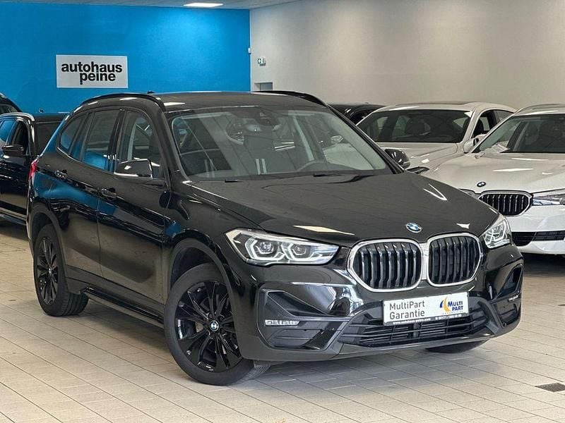 Schwarz Gebraucht 2022 BMW X1 Sport Line SUV | 24.597 € (Guter Preis) - Bild 1/4