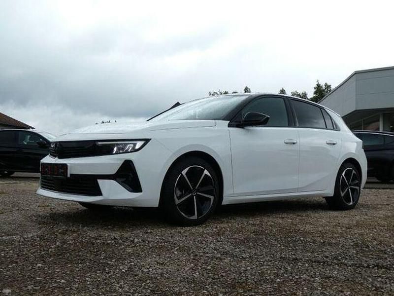 Weiß Gebraucht 2024 Opel Astra Limousine | 24.980 € - Bild 1/4