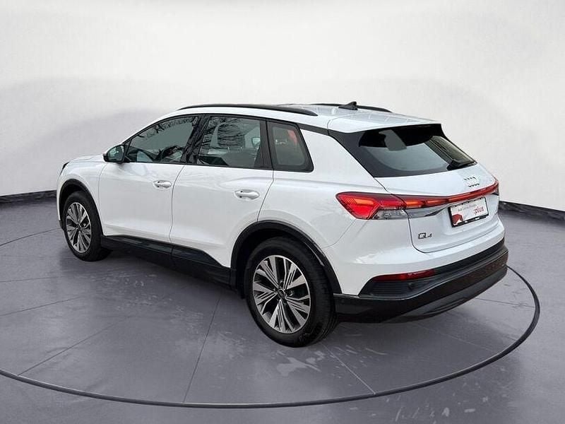 Second-hand Audi Q4 e-tron Ambiente 150 kW (204 CP) 2022 Alb SUV