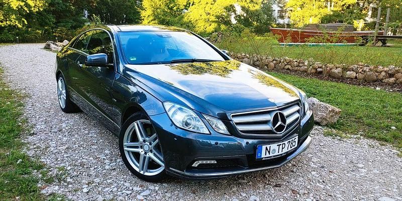 Schwarz Gebraucht 2010 Mercedes E350 Coupé | 12.990 € (Fairer Preis) - Bild 1/4