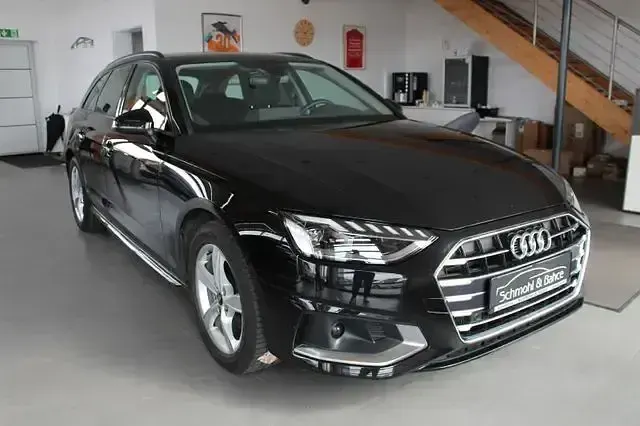 Używany Audi A4 Advanced 163 KM (119 kW) 2023 Czarny Kombi