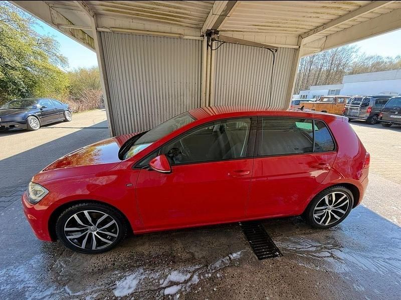 Gebraucht VW Golf VII 150 PS (110 kW) 2018 Rot Kleinwagen