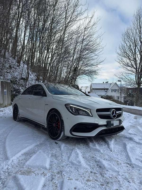 Weiß Gebraucht 2017 Mercedes CLA45 AMG AMG Coupé | 28.750 € (Fairer Preis) - Bild 1/4