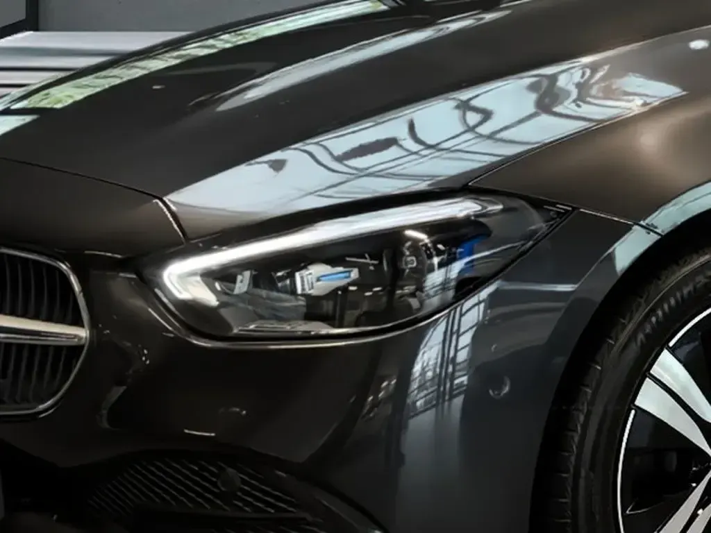Gebraucht Mercedes C300 Avantgarde 258 PS (189 kW) 2022 Grau Limousine