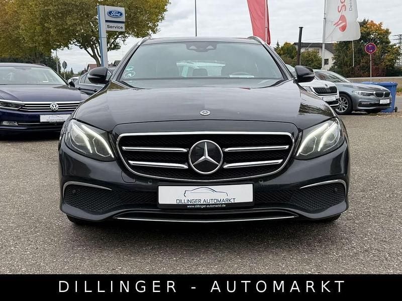 Gebraucht Mercedes E220 194 PS (142 kW) 2019 Schwarz Limousine