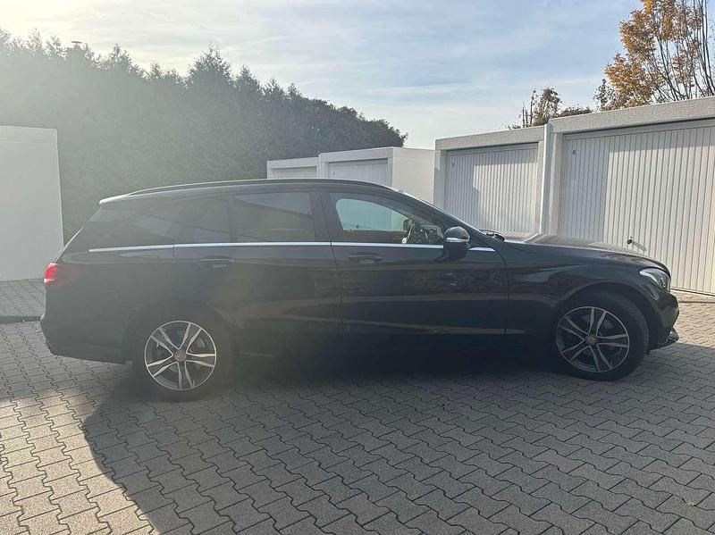 Second-hand Mercedes C220 170 CP (125 kW) 2015 Negru Break