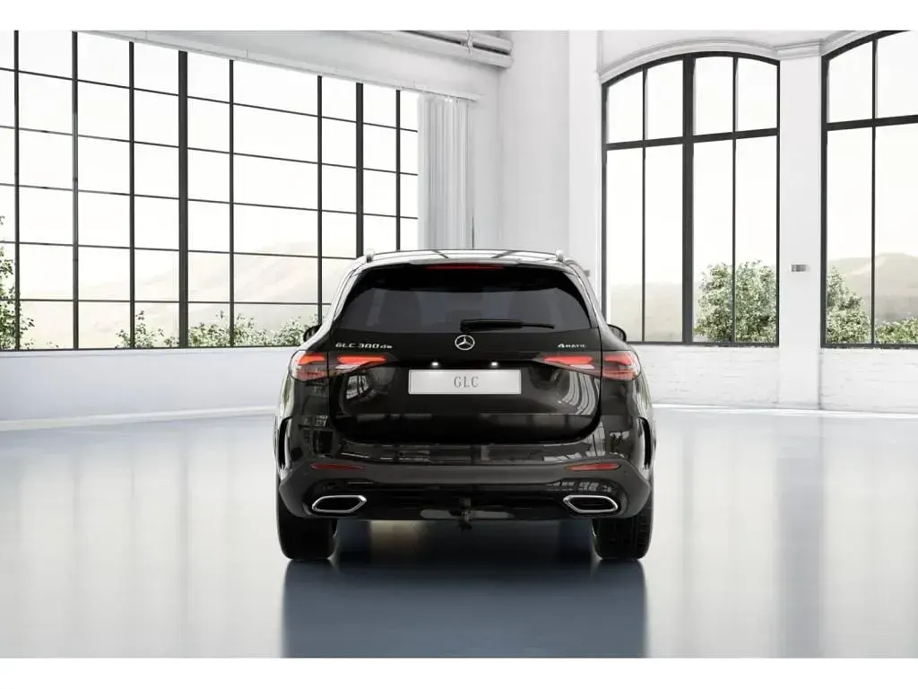Gebraucht Mercedes GLC300de AMG 197 PS (144 kW) 2026 Metalliclack obsidianschwar... SUV
