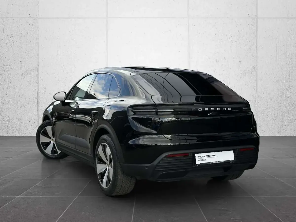 Używany Porsche Macan 264 kW (360 KM) 2025 Czarny SUV