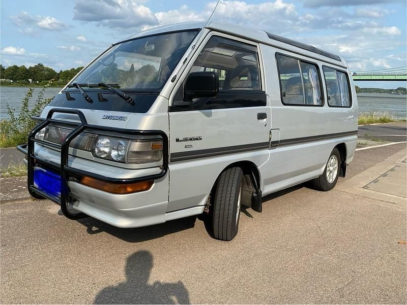 Silber Gebraucht 1994 Mitsubishi L Van / Kleinbus | 15.500 € - Bild 1/4