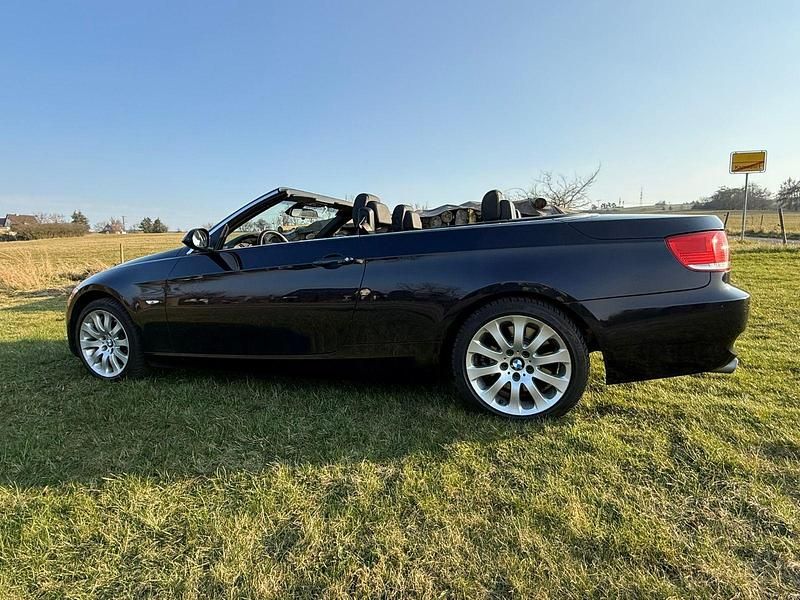 Gebraucht BMW 330 Cabriolet 245 PS (180 kW) 2009 Blau Cabrio