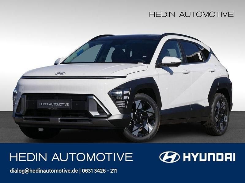 Biały Neu 2024 Hyundai Kona Prime SUV | 34.590 € (Etwas zu teuer) - Bild 1/4