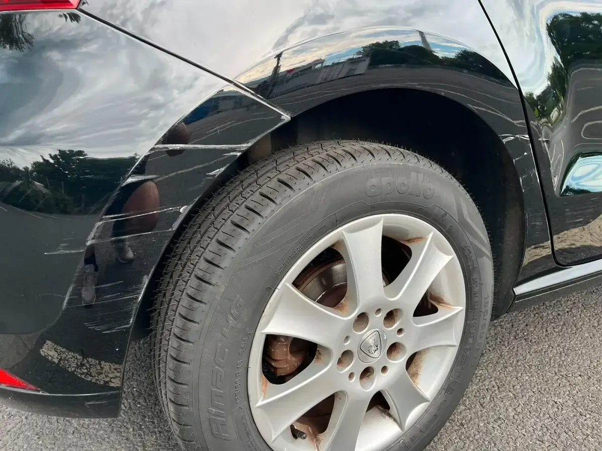 Gebraucht VW Polo 90 PS (66 kW) 2015 Schwarz Kleinwagen