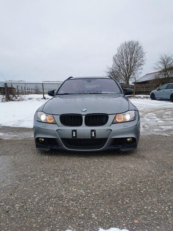 Gebraucht BMW 330 Performance 272 PS (200 kW) 2011 Grau Kombi