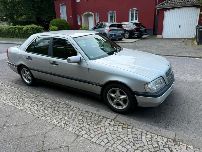 Silber Gebraucht 1996 Mercedes C180 Limousine | 1.490 € (Guter Preis) - Bild 1/4