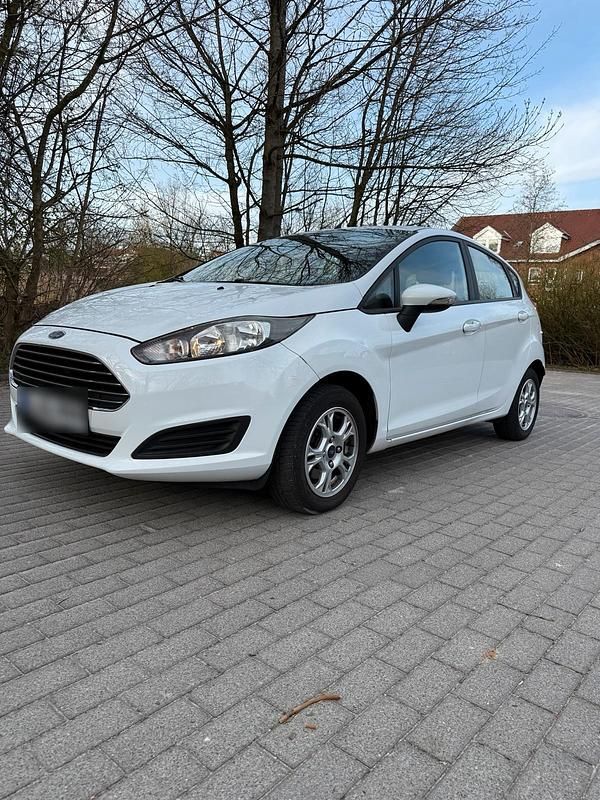 Gebraucht Ford Fiesta 100 PS (73 kW) 2014 Weiß Kleinwagen