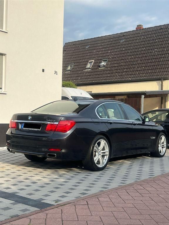Gebraucht BMW 740 Performance 306 PS (225 kW) 2011 Schwarz Limousine