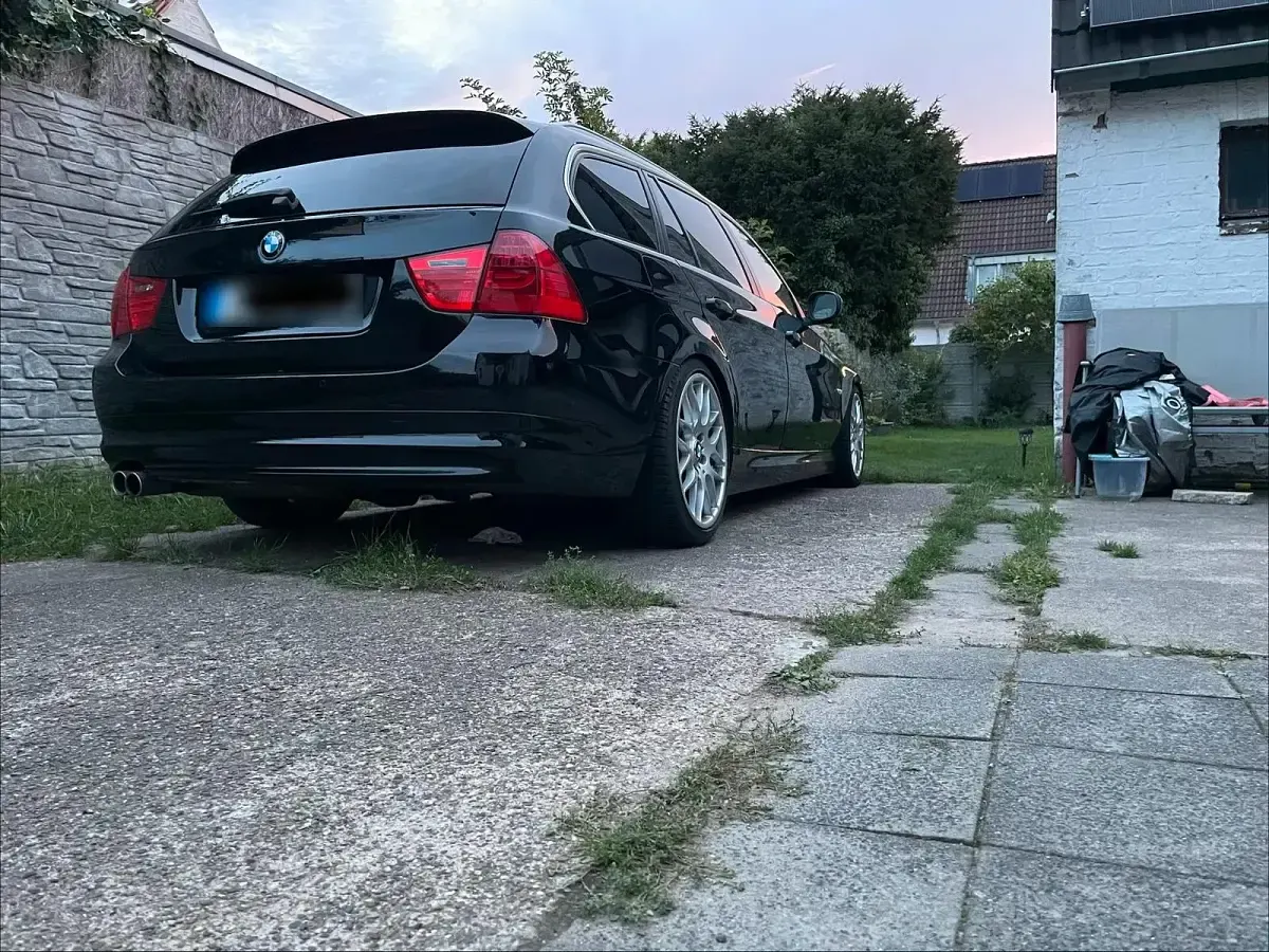 Gebraucht BMW 325 Performance 300 PS (220 kW) 2011 Schwarz Kombi