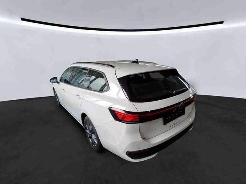 Gebraucht VW Passat 204 PS (150 kW) 2025 Pure white Kombi