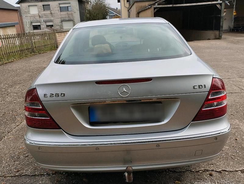 Gebraucht Mercedes E280 Classic 2004 Silber Limousine
