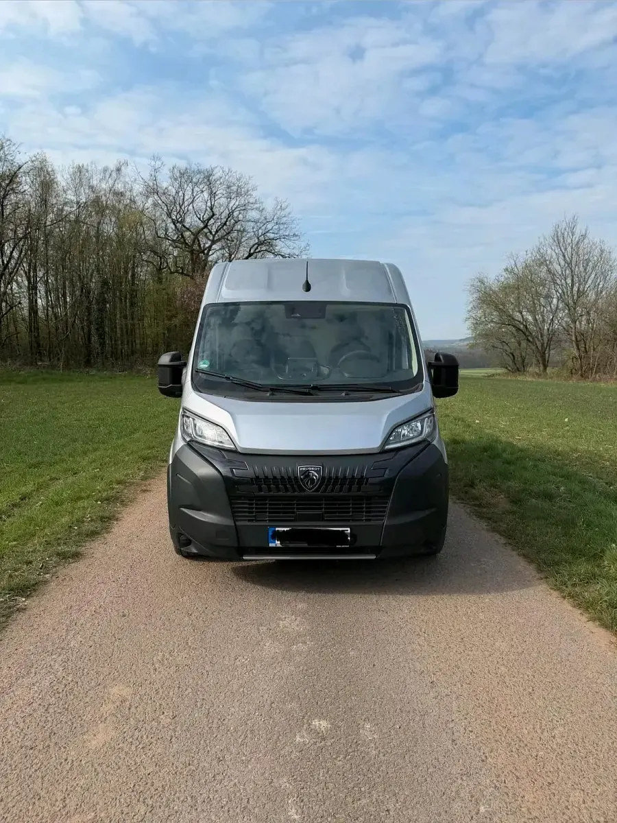 Gebraucht Peugeot Boxer 140 PS (102 kW) 2024 Silber Van