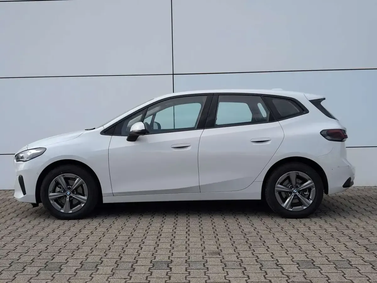 Gebraucht BMW 220 Active Tourer 156 PS (114 kW) 2025 Weiß Van / Kleinbus