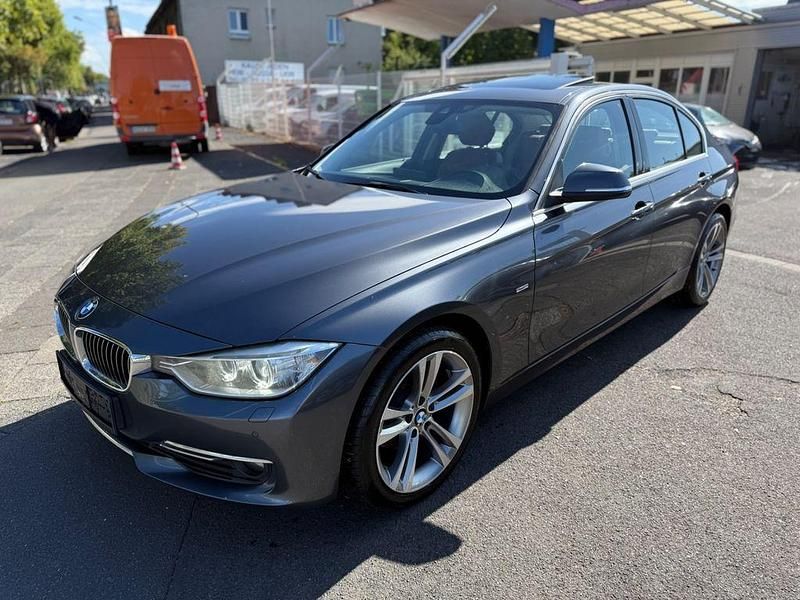 Grau Gebraucht 2012 BMW 318 Comfort Edition Limousine | 8.800 € (Fairer Preis) - Bild 1/4