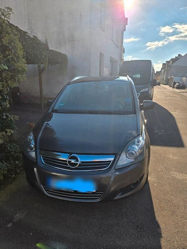 Grau Gebraucht 2010 Opel Zafira Van / Kleinbus | 2.300 € (Superpreis) - Bild 1/4