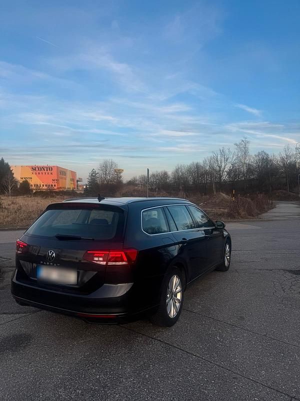 Gebraucht VW Passat 150 PS (110 kW) 2021 Grau Kombi