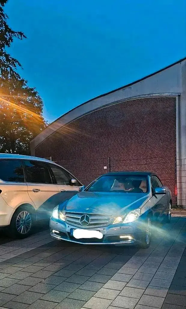 Gebraucht Mercedes E220 170 PS (125 kW) 2010 Blau Cabrio