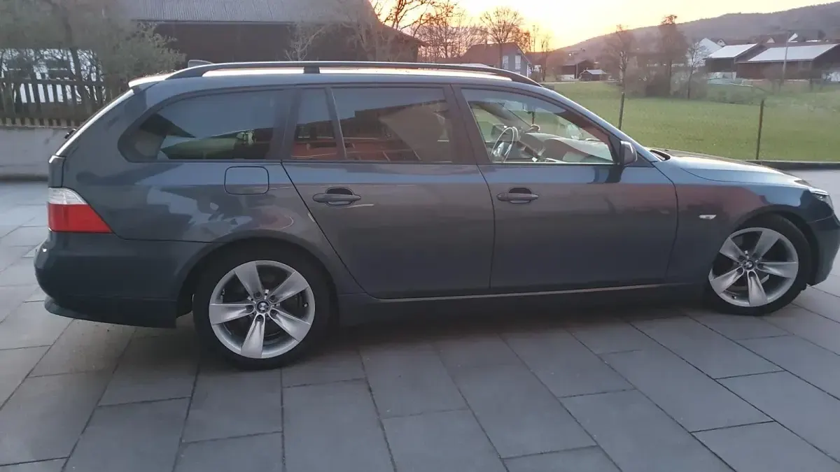 Gebraucht BMW 525 Shadowline 197 PS (144 kW) 2008 Grau Kombi