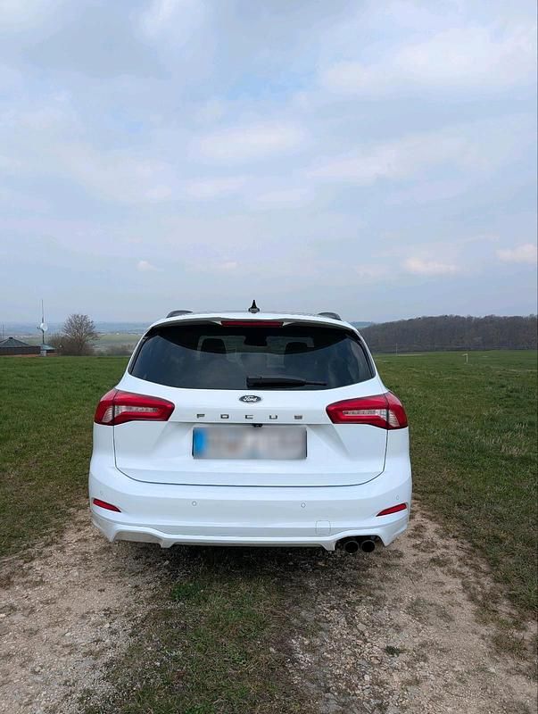 Gebraucht Ford Focus ST-Line 150 PS (110 kW) 2018 Weiß Limousine