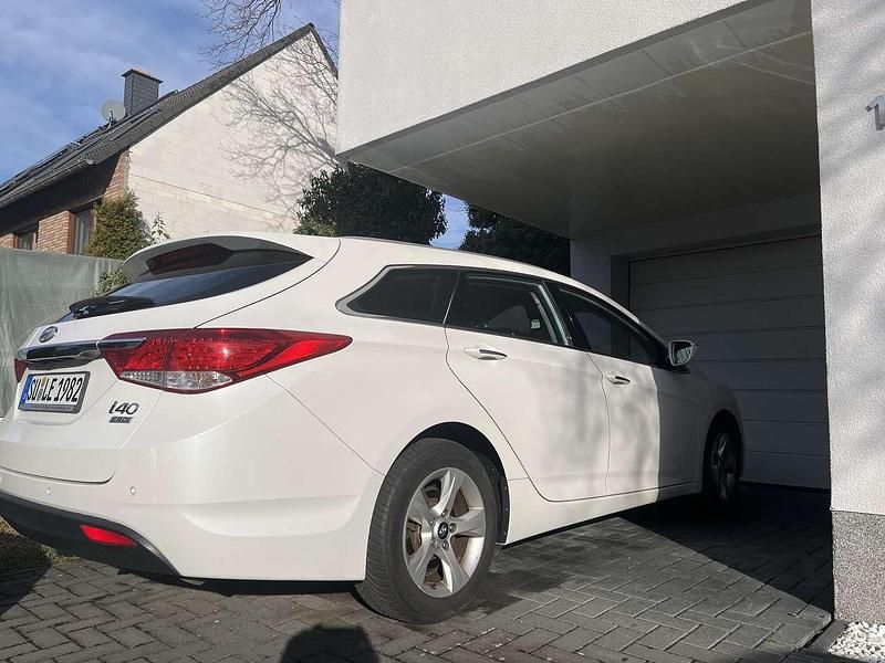 Gebraucht Hyundai i40 Premium 136 PS (100 kW) 2015 Weiß Kombi