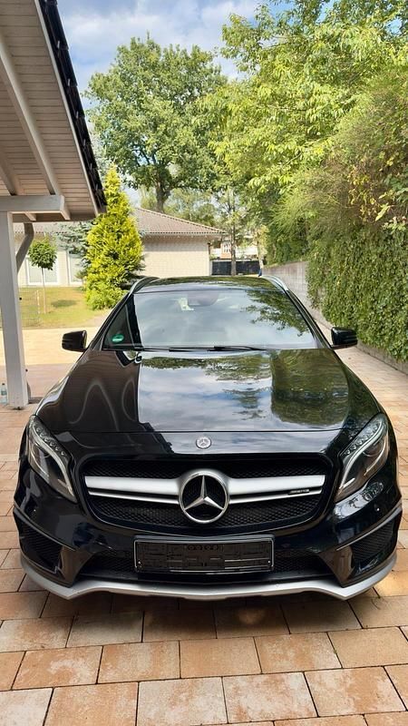 Schwarz Gebraucht 2016 Mercedes GLA45 AMG AMG SUV | 24.900 € (Guter Preis) - Bild 1/4