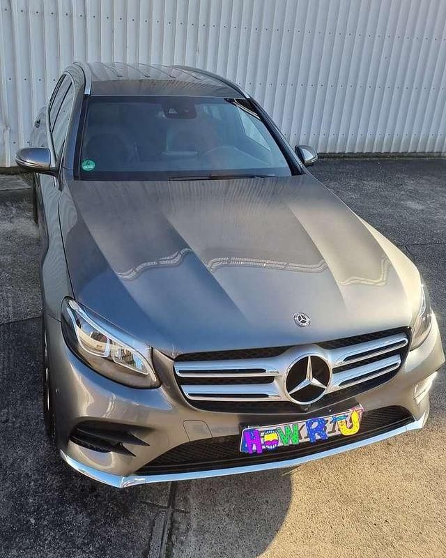 Silber Gebraucht 2018 Mercedes GLC250 AMG line SUV | 27.500 € (Fairer Preis) - Bild 1/4