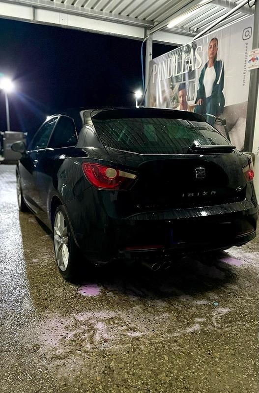 Schwarz Gebraucht 2010 Seat Ibiza ST FR Kombi | 6.999 € - Bild 1/4