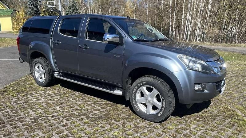 Second-hand Isuzu D-Max 163 CP (119 kW) 2013 Van