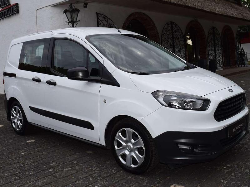 Weiß Gebraucht 2016 Ford Tourneo Courier Trend Van / Kleinbus | 8.950 € - Bild 1/4