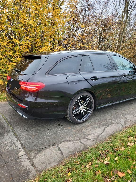 Gebraucht Mercedes E220 194 PS (142 kW) 2017 Schwarz Limousine