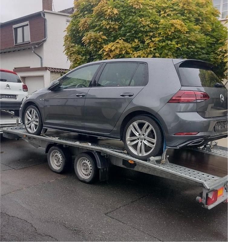 Grau Gebraucht 2017 VW Golf VII R-line Kleinwagen | 11.500 € (Guter Preis) - Bild 1/2