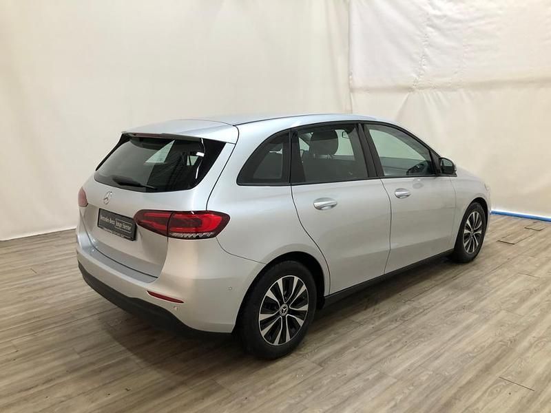 Gebraucht Mercedes B200 150 PS (110 kW) 2021 Iridiumsilber metallic Van / Kleinbus