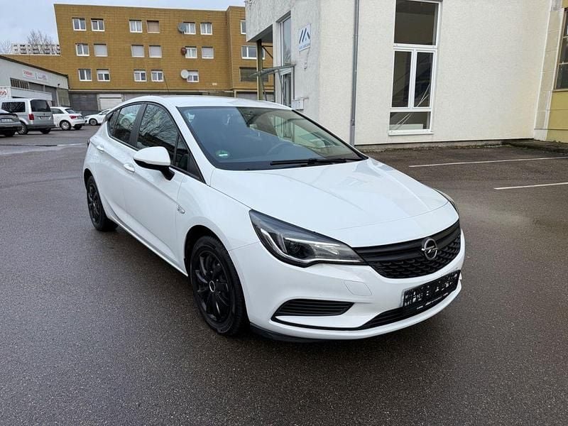 Gebraucht Opel Astra Selection 90 PS (66 kW) 2019 Weiß Limousine