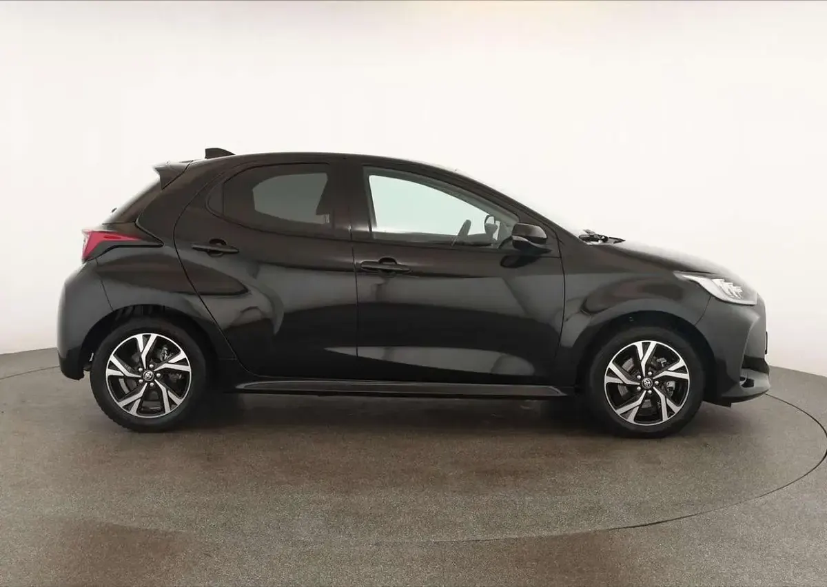 Gebraucht Toyota Yaris Hybrid 116 PS (85 kW) 2025 Mysticschwarz Limousine