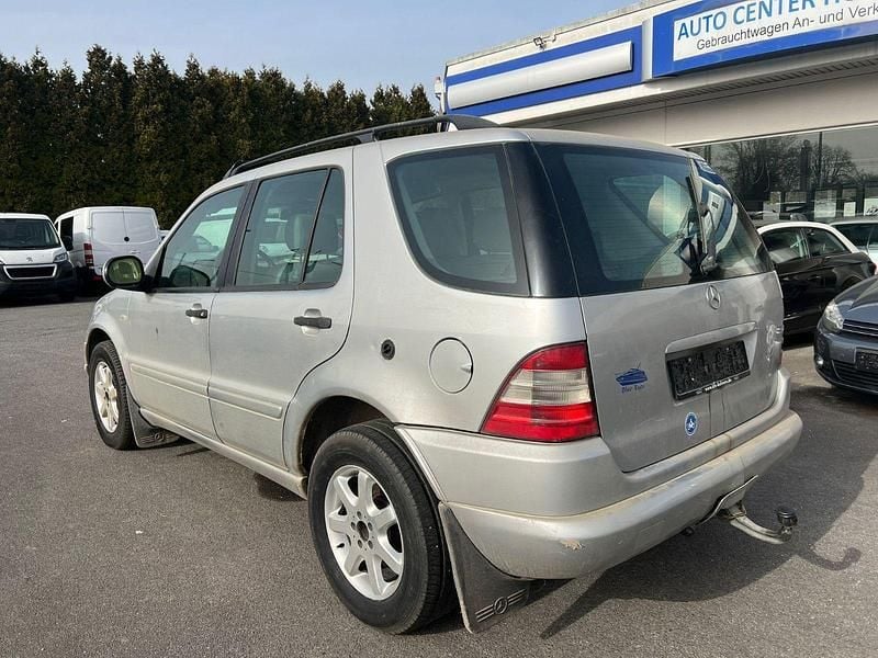 Gebraucht Mercedes ML430 272 PS (200 kW) 1999 Silber SUV