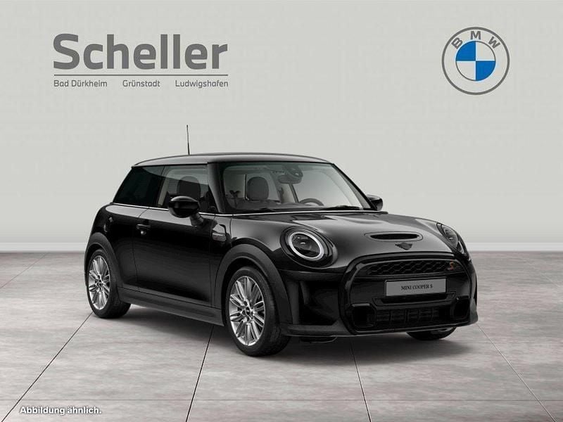Gebraucht Mini Cooper S Classic 178 PS (130 kW) 2023 Midnight black metallic Kleinwagen