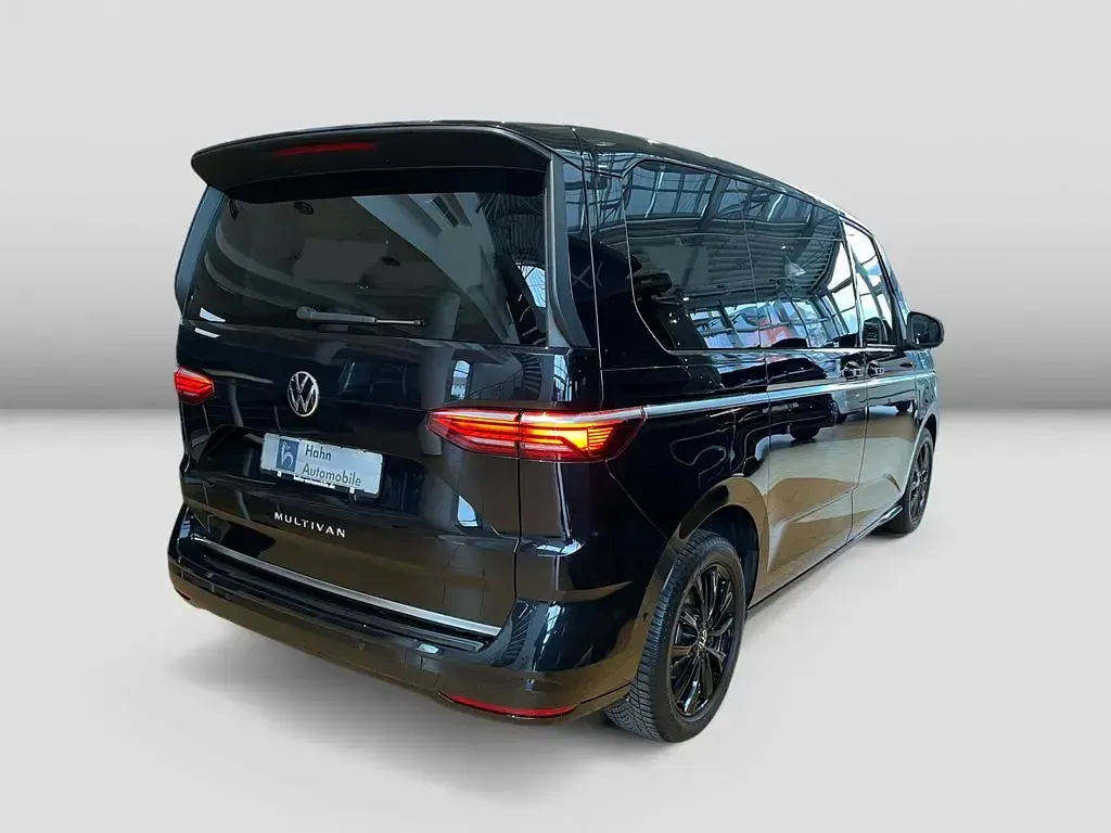 Begagnad VW Multivan Style 150 HK (110 kW) 2025 Svart Minibuss