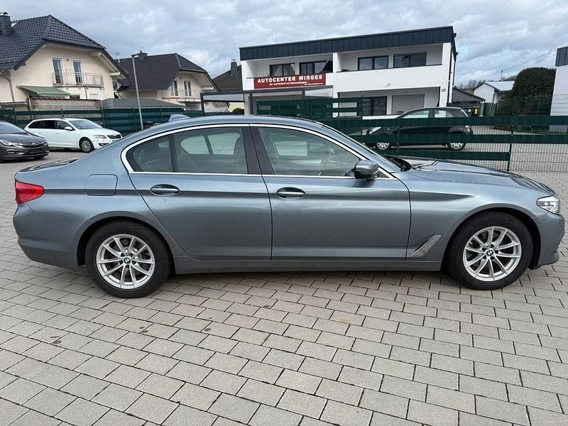 Gebraucht BMW 520 184 PS (135 kW) 2017 Blau Limousine