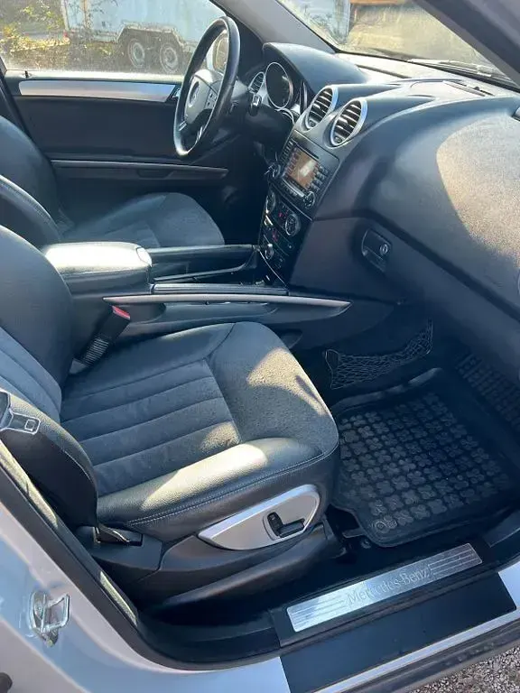 Gebraucht Mercedes ML320 224 PS (164 kW) 2006 Silber SUV