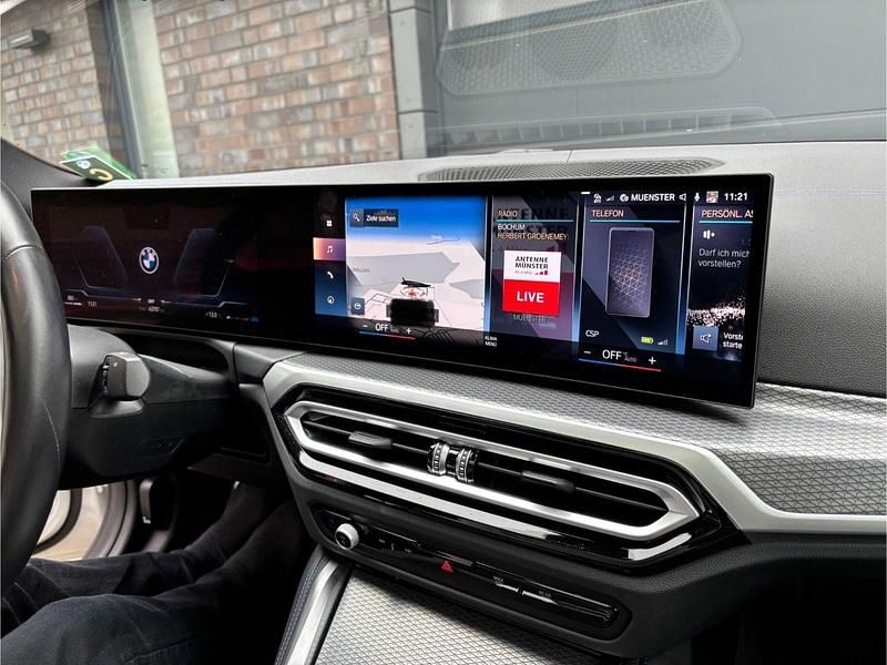 Gebraucht BMW 330e Performance 292 PS (214 kW) 2024 Grau Kombi